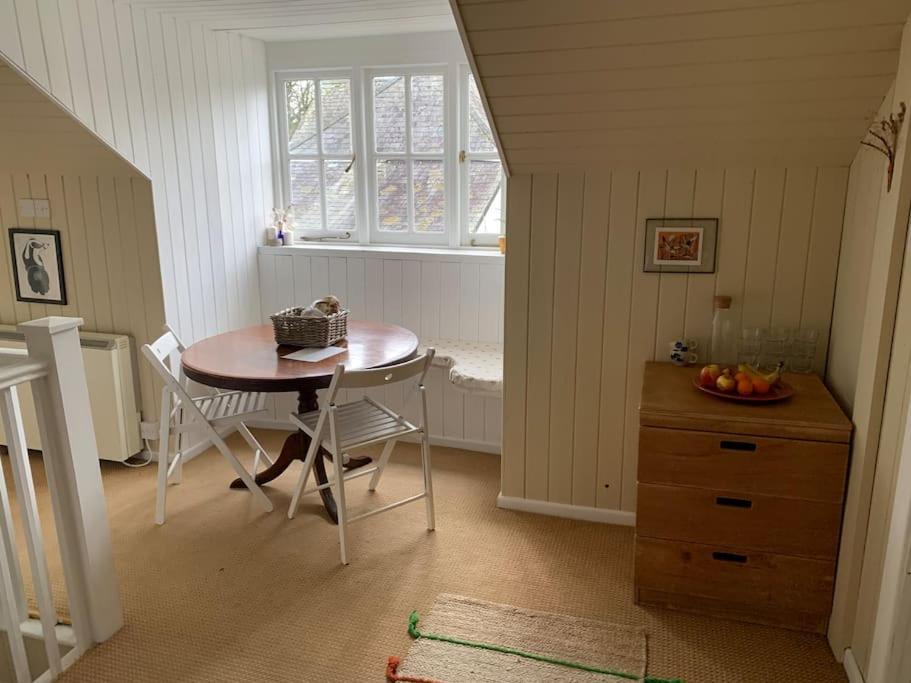 Godmanstone Trinity Annexe An Adorable First Floor Light And Lofty Space Within An Aonb المظهر الخارجي الصورة