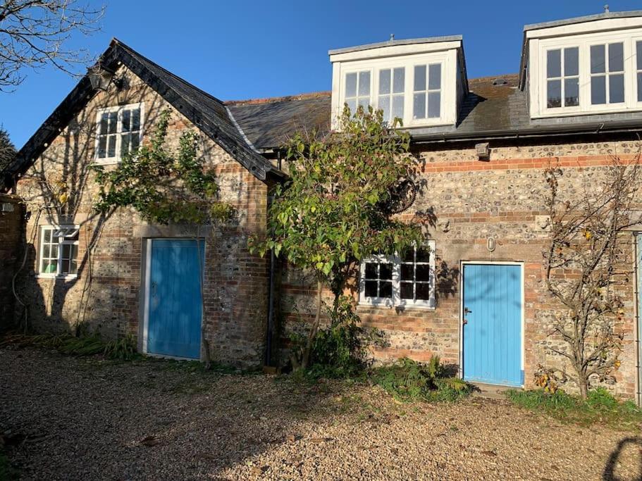 Godmanstone Trinity Annexe An Adorable First Floor Light And Lofty Space Within An Aonb المظهر الخارجي الصورة